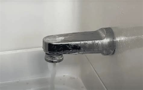 Why Is My Bathtub Faucet Leaking After the Water is。